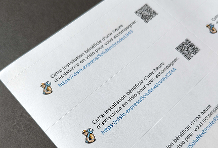 une planche d'étiquettes comportant un QR code